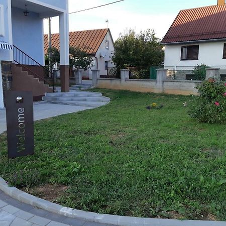 Apartment Upper Town Госпич Экстерьер фото