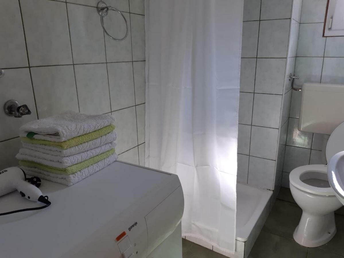 Apartment Upper Town Госпич Экстерьер фото